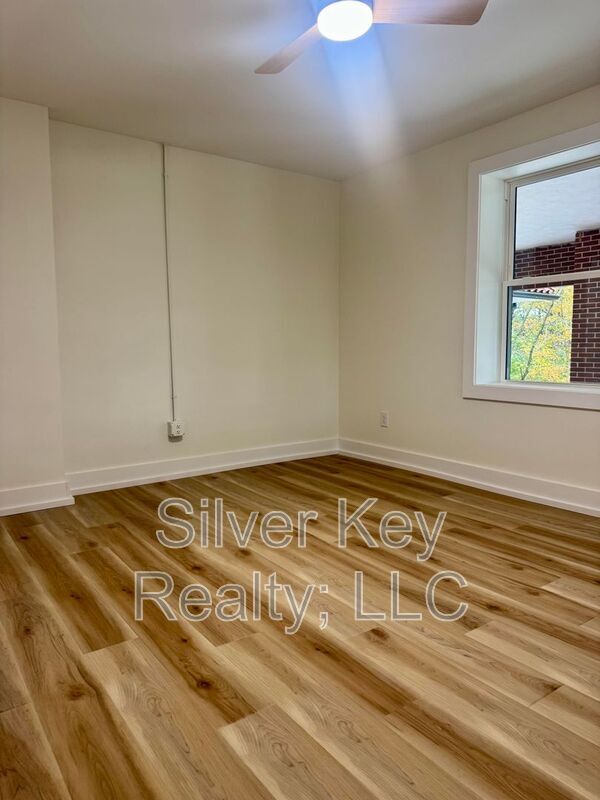 Building Photo - 2113 W Madison Ave