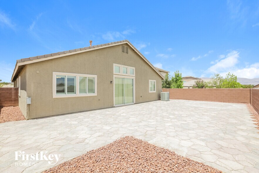 Building Photo - 3840 N Goldfield St