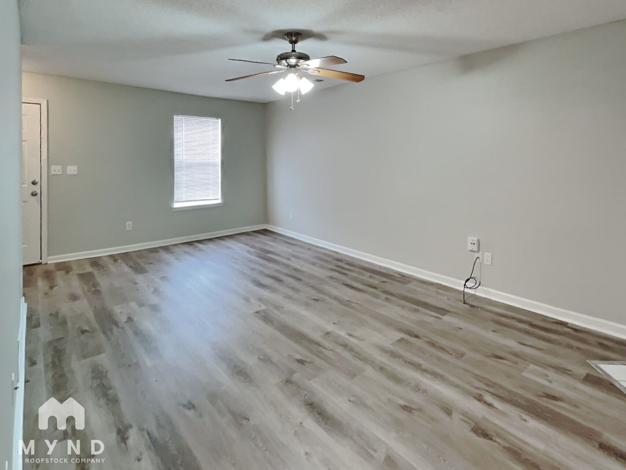 Building Photo - 3806 Sungrove Cir E