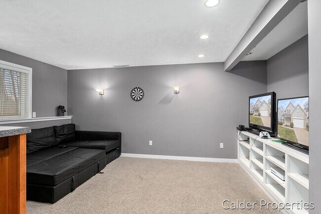 Building Photo - 3671 Falling Leaf Dr SE