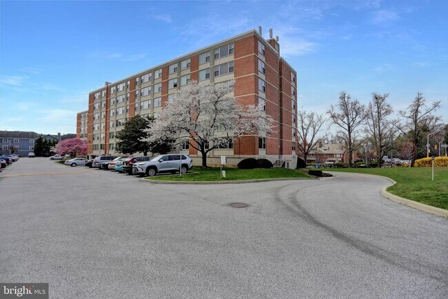 Building Photo - 4401 Roland Ave