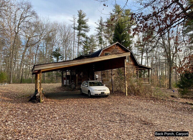 Carport - 195 Brook St