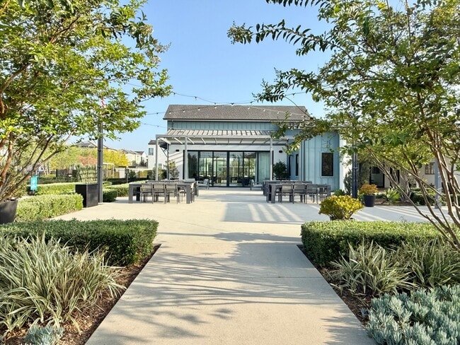 Building Photo - 4553 S Patterson Paseo
