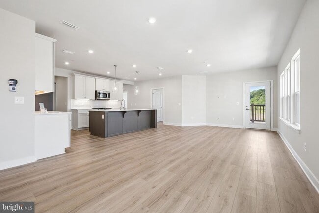 Building Photo - 1611 POTOMAC SHORES Pky