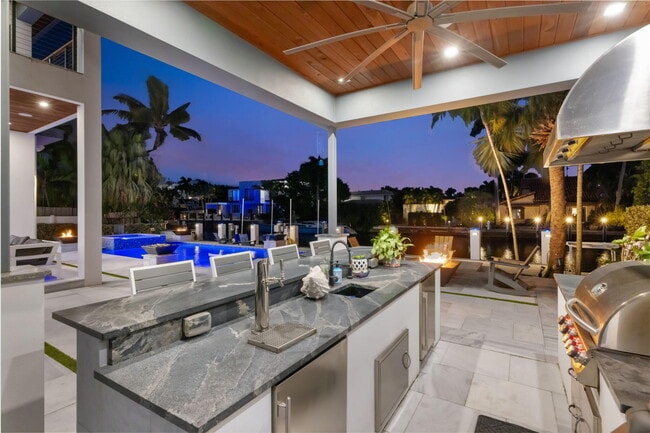 Building Photo - 334 Isle of Capri Dr