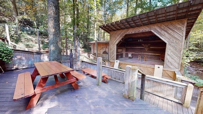Building Photo - 15303 Midland Trail