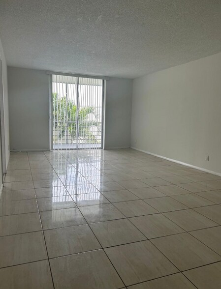 Primary Photo - 3181 W Hallandale Beach Blvd