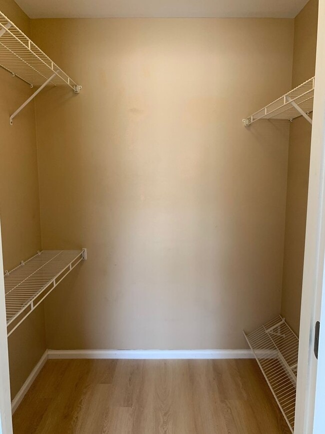 Building Photo - Open floorplan in Stetson Hills Rancher!