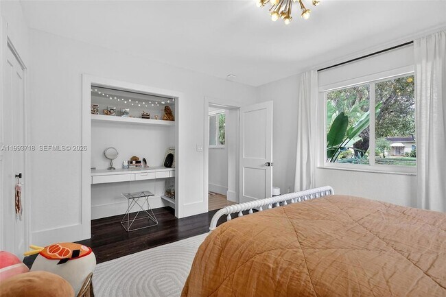 Building Photo - 3258 Riviera Dr