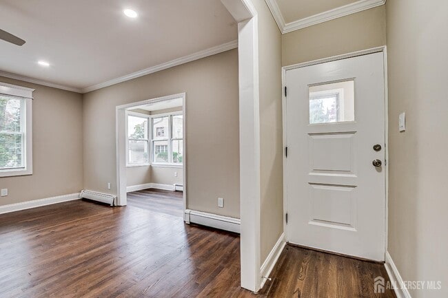 Building Photo - 93 Player Ave