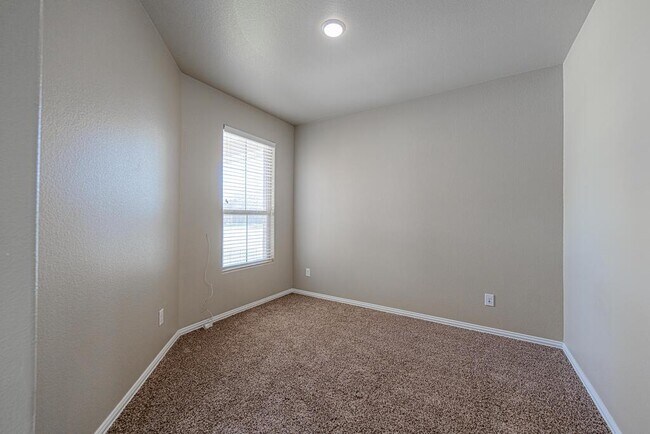 Building Photo - 7216 Brooks Ranch Rd