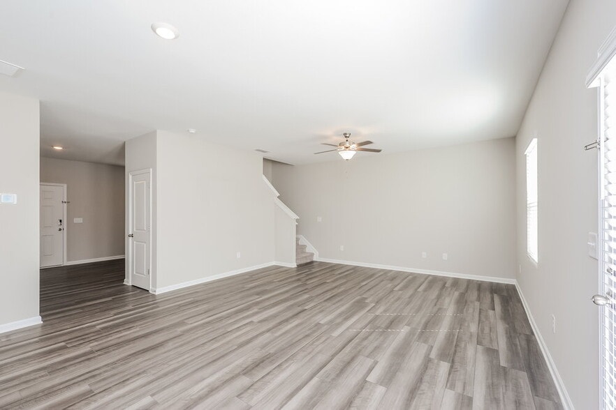 Building Photo - 198 Pond Ct