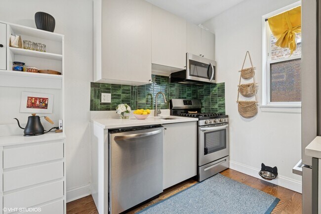 Building Photo - 3555 W Lyndale St