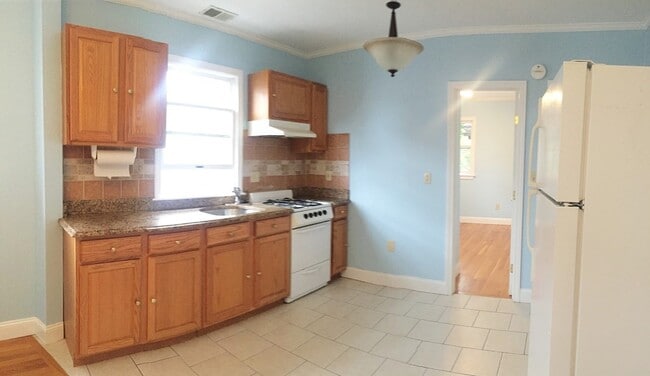 Building Photo - 1146 Cambridge St