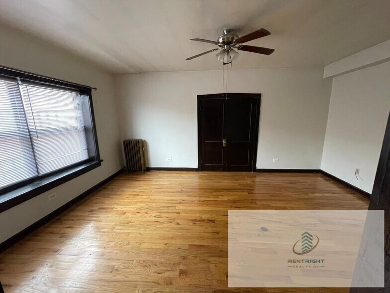 Building Photo - 4019 W Irving Park Rd