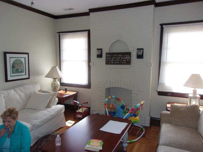 Building Photo - 309 Park Dr