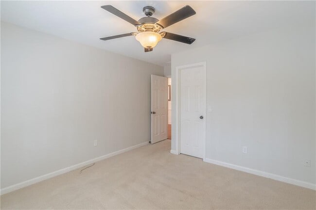 Building Photo - 530 Saddlebrook Dr