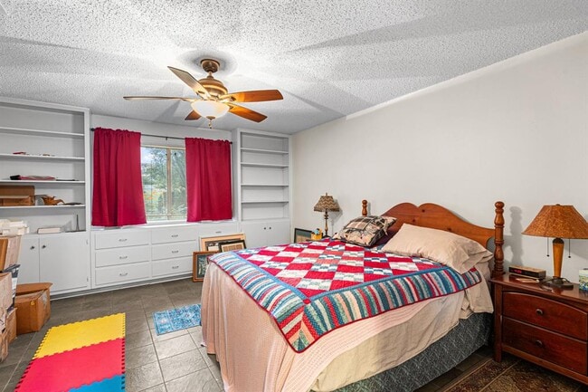 Building Photo - 8301 Greenslope Dr