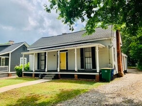 Building Photo - 160 Lyndon Ave