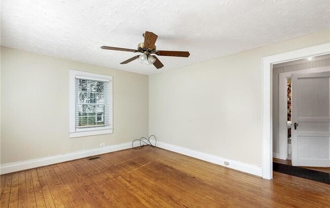 Building Photo - Amazing 2 bedroom 1 bathroom for rent!