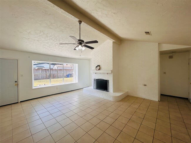 Building Photo - 10502 Long River Dr