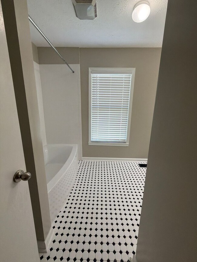 Building Photo - 2515 Cedar Ln