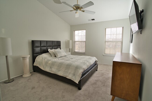 Building Photo - 122 White Branch Ct