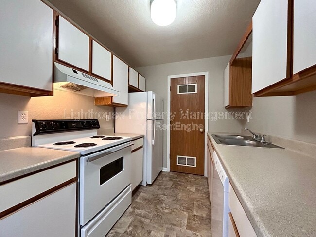 Building Photo - 585 W Randall St