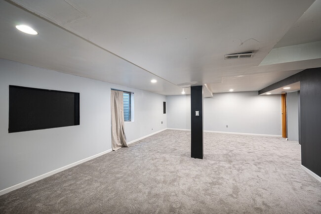 Building Photo - 511 Maggie Ln