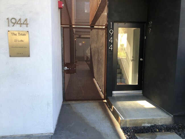 Building Photo - 1944 State St