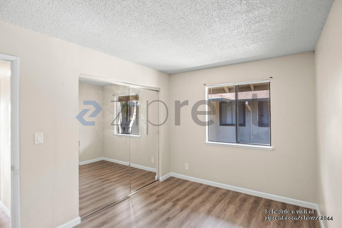 Building Photo - 2400 Horizon Ln