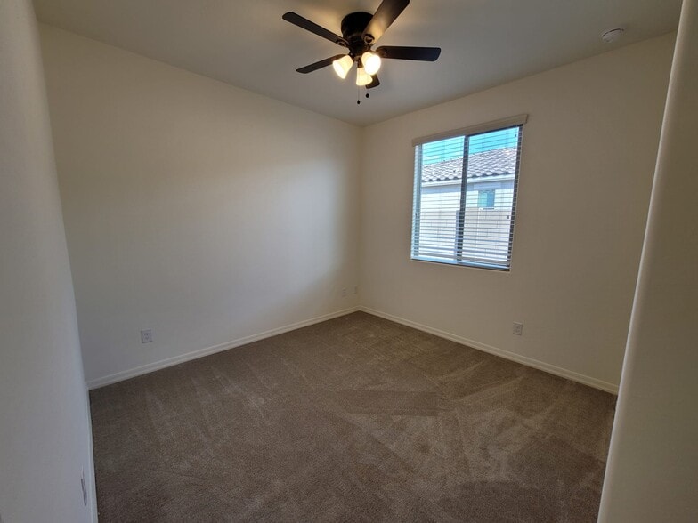Guest Room - 260 E Hawaii Dr