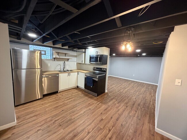 Building Photo - 6611 Kennedy Ave