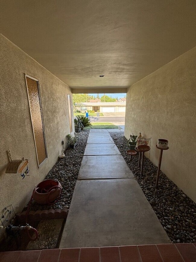Building Photo - Very Clean Condo in Kern City!  2 Bedrooms...