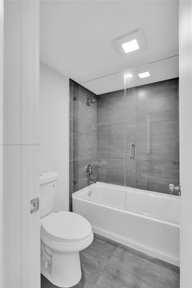 Building Photo - 3700 Oaks Clubhouse Dr