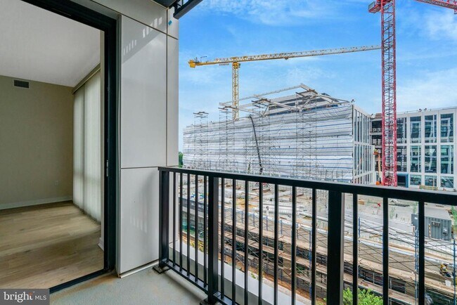 Building Photo - 255 W Falls Station Blvd