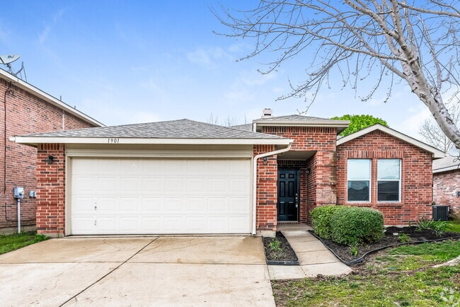 Building Photo - 1901 Lariat Dr