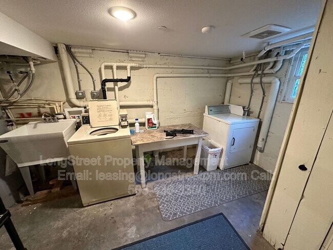 Building Photo - 2625 NE Clackamas St