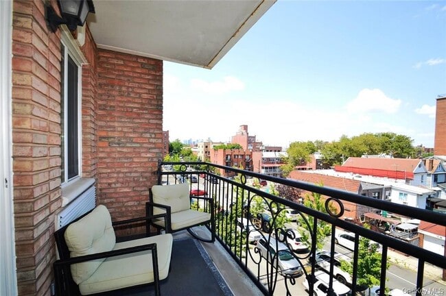 Building Photo - 69-14 41st Ave