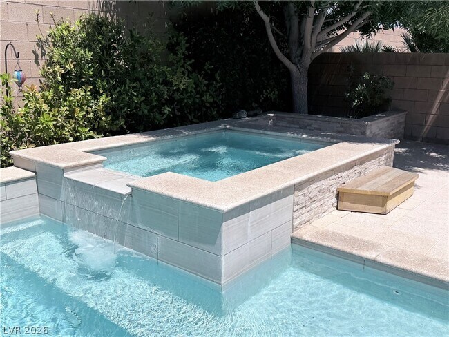 Building Photo - 9936 Wildhorse Cyn Ave