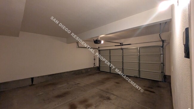 Building Photo - Gorgeous, Newly Remodeled 3 Bed / 2 Bath T...