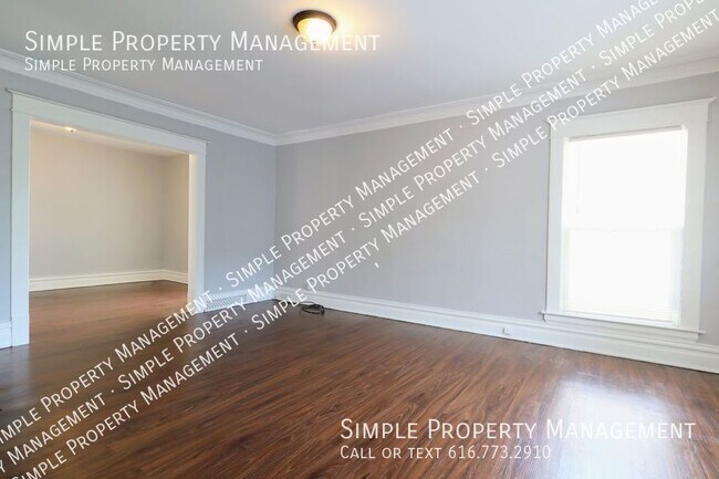 Building Photo - 452 Oakdale St SE