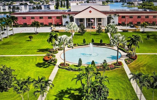 Building Photo - 543 Mansfield M