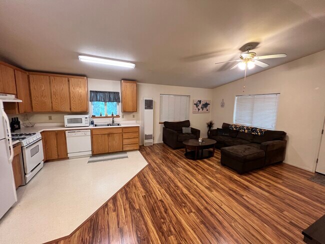 Building Photo - 21896 Fallview Dr