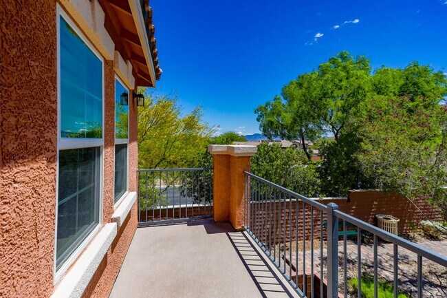 Building Photo - Beautiful 3 Bedroom Townhome With Stunning Mountain Views
