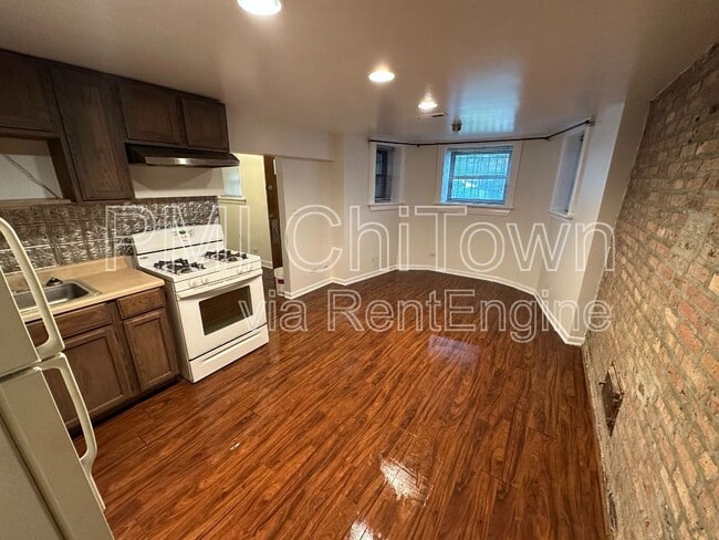 Building Photo - 1114 E 62nd St