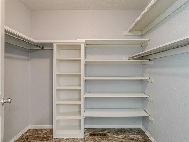 Building Photo - 3405 Woodsboro Dr