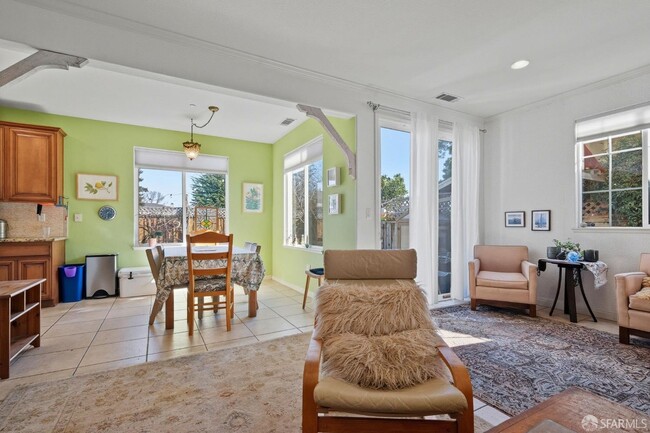 Building Photo - 820 Almar Ave