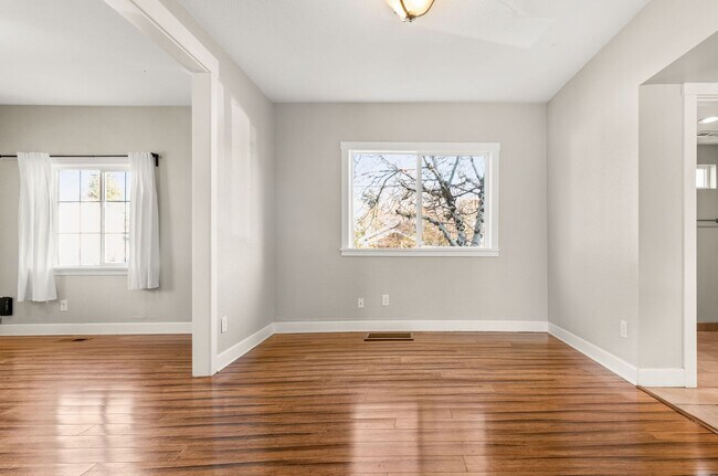 Building Photo - 8334 SE Taylor Ct