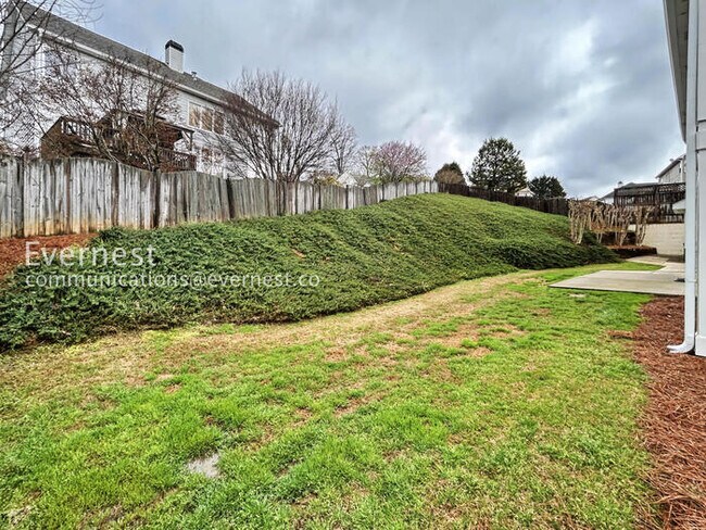 Building Photo - 3-Beds 3.5 Baths Spacious Home with Fenced Yard and Garage Parking